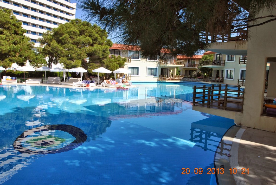 imagini hotel TITANIC LARA